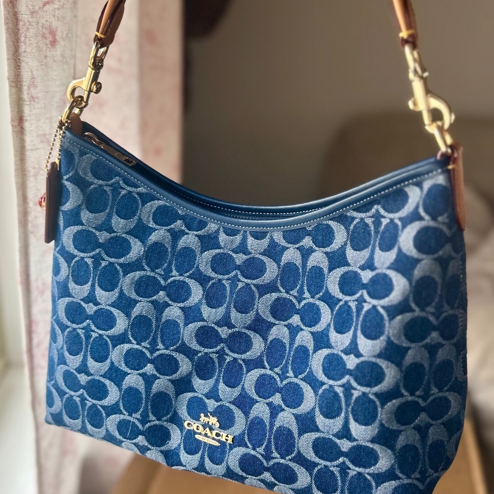 Laurel Shoulder Bag In Signature Denim 2025